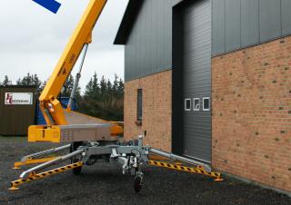1300 E OMMELIFT Trailer Mounted Telescopic Boom Lifts