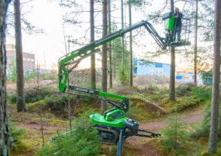 135 Leguan Wheeled Articulating Boom Lifts