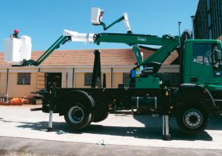14-9.5 Comet Trailer Mounted Articulating Boom Lifts