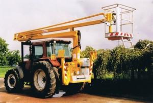 160 NC Thomas Hoogwerkers Trailer Mounted Articulating Boom Lifts