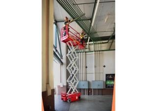 1930SE MEC Wheeled scissor lifts