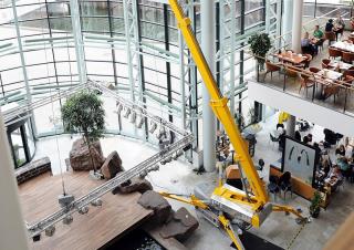 2200 R OMMELIFT Crawler Telescopic Boom Lifts