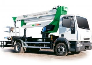 31-17 HQ Comet Trailer Mounted Articulating Boom Lifts