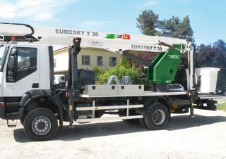 38-14 T Comet Trailer Mounted Articulating Boom Lifts