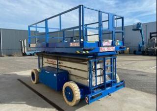 A 125 EV 25 MBB Holland-Lift Wheeled scissor lifts