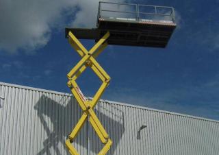 A 151 DV 25 MBB Holland-Lift Wheeled scissor lifts