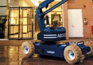 AB 38 W UpRight Wheeled Articulating Boom Lifts