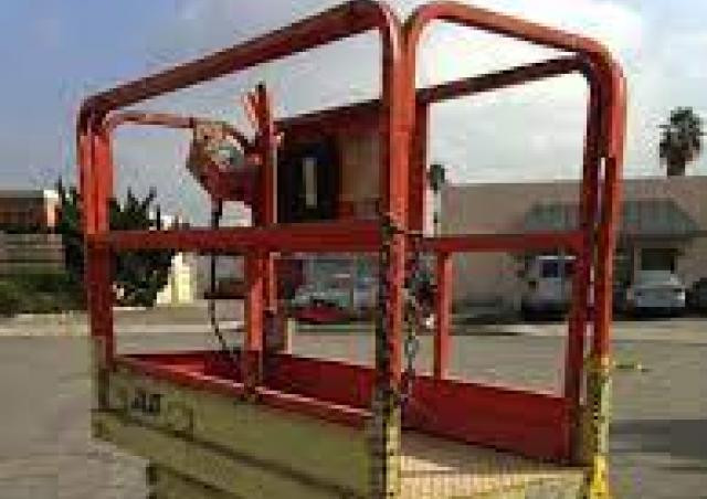 JLG CM 1732 Wheeled scissor lifts (1995 - 1996) Specifications & Dimensions