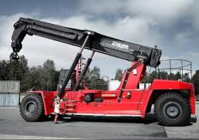 Kalmar DRG1000-82ZX Reach Stacker Specs & Dimensions (2020 - 2026)