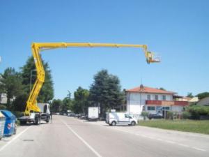 E320PXJ Comfort GSR Trailer Mounted Articulating Boom Lifts