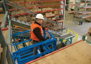 Genie GS-4047 Wheeled scissor lifts (2022 - 2020) Specifications & Dimensions
