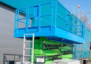 Holland-Lift HL-240 E25 Wheeled scissor lifts (2023 - 2026) Specifications & Dimensions