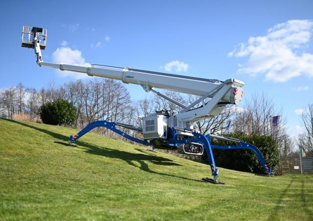 TEUPEN LEO24T Crawler Telescopic Boom Lifts (2025 - 2026) Specifications & Dimensions