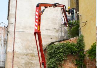 Lightlift 14.72 IIIS Hinowa Crawler Articulating Boom Lifts