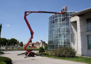 Lightlift 17.75 Performance IIIS MK3 Hinowa Crawler Articulating Boom Lifts