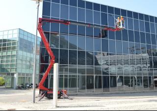 Lightlift 20.10 Performance IIIS MK3 Hinowa Crawler Articulating Boom Lifts