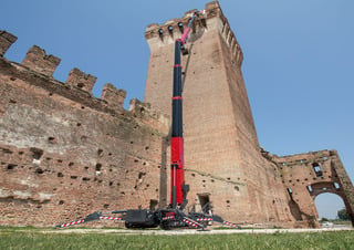 Lightlift 33.17 Performance IIIS Hinowa Crawler Articulating Boom Lifts