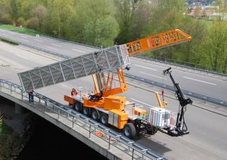 MBI 180-1,7/S Moog Trailer Mounted Articulating Boom Lifts