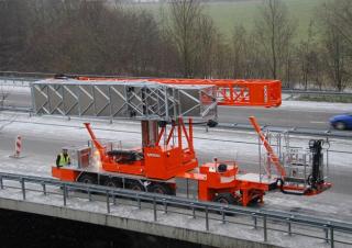 MBI 210-2/S Moog Trailer Mounted Articulating Boom Lifts
