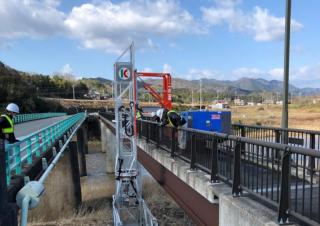 MBI 70-1/SR Moog Crawler Articulating Boom Lifts