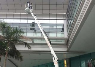 R180 Easy Lift Crawler Articulating Boom Lifts