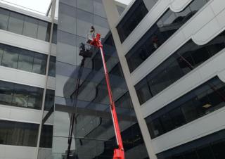 R210BA Easy Lift Crawler Articulating Boom Lifts