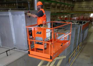 JLG R3246 Wheeled scissor lifts (2016 - 2025) Specifications & Dimensions