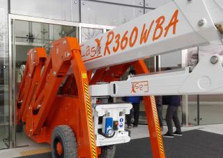 R360WBA Easy Lift Crawler Telescopic Boom Lifts