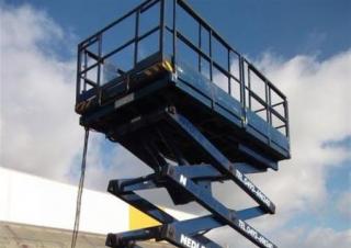 RV 123 Aichi Crawler scissor lifts
