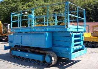 RV093 Aichi Crawler scissor lifts