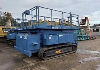 RV123A 2 Aichi Crawler scissor lifts