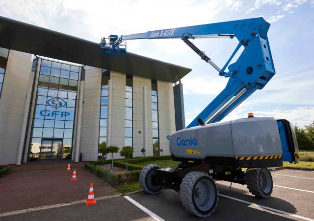 Genie S-60 FE Wheeled Telescopic Boom Lifts (2022 - 2026) Specifications & Dimensions