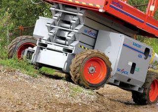 SJ II 6832 Skyjack Wheeled scissor lifts