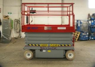 SJ III 4830 Skyjack Wheeled scissor lifts