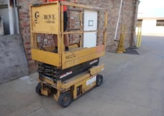 SM 2232 E Grove-Manlift Wheeled scissor lifts