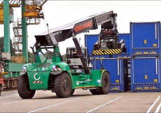 Konecranes SMV 4527 CB 5 Reach Stacker Specs & Dimensions (2007 - 2010)