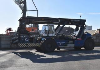 Konecranes SMV 4531 CB 5 Reach Stacker Specs & Dimensions (2007 - 2010)