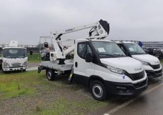 Snake 2112 Oil & Steel Trailer Mounted Articulating Boom Lifts