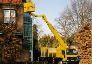 Taurus 300-24 Custers Trailer Mounted Articulating Boom Lifts