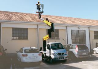 X MINI 12-4.5 HQ Comet Trailer Mounted Articulating Boom Lifts