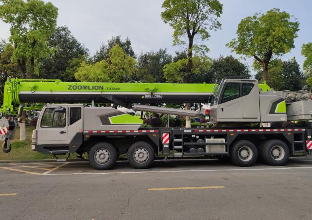 Zoomlion ZTC550R532 crane - load chart, specs & dimensions (2021 - 2026)